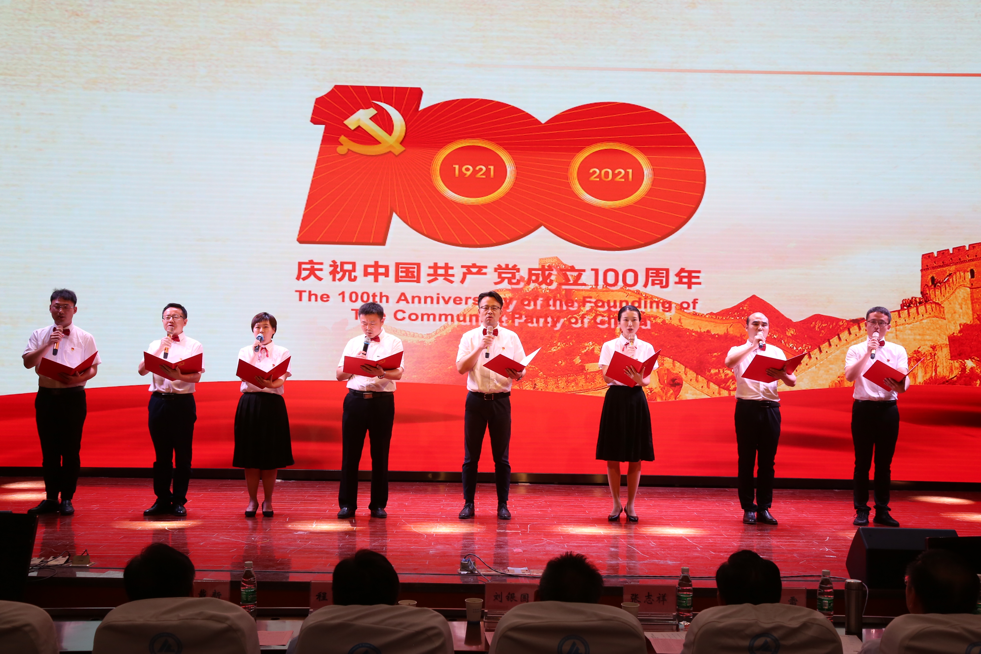 学校举办"党在我心中"红色经典诗歌朗诵比赛